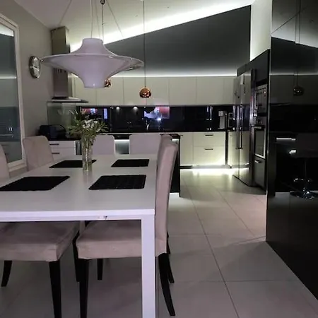 Moderni Talo Laehellae Joulupukkia Villa