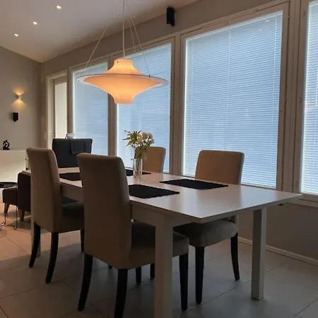 Moderni Talo Laehellae Joulupukkia Villa Rovaniemi