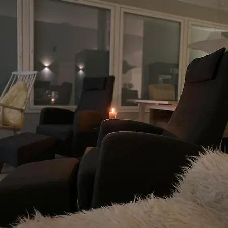 Moderni Talo Laehellae Joulupukkia * Rovaniemi