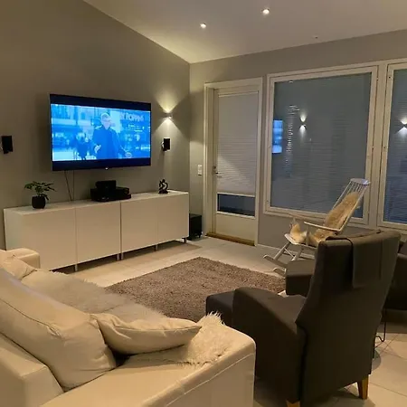 Moderni Talo Laehellae Joulupukkia Villa Rovaniemi