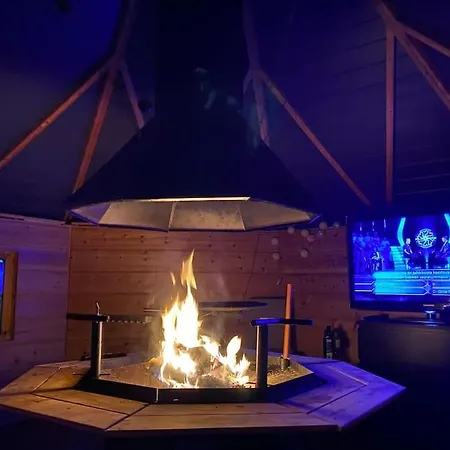 Moderni Talo Laehellae Joulupukkia *