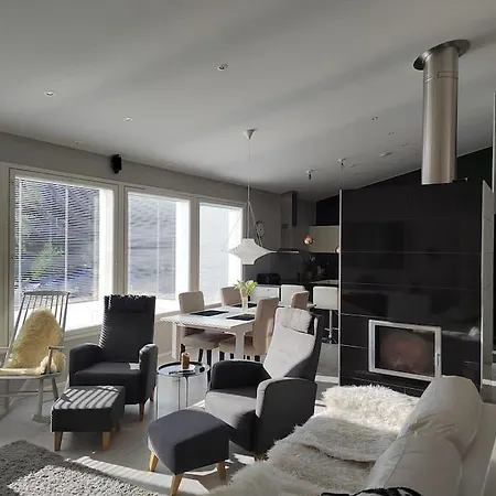 Moderni Talo Laehellae Joulupukkia *